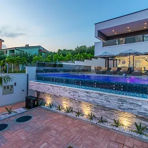 Villa Luxury Lorena With Heated Pool, Jacuzzi,sauna And Seaview, Crikvenica